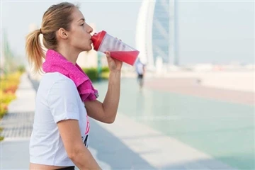 כל מה שאתה צריך לדעת על BCAA: יתרונות, מקורות, תופעות לוואי ויחסים